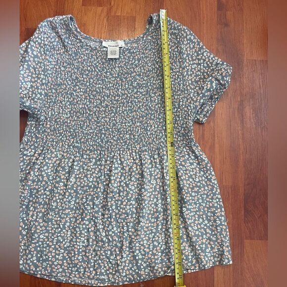 Urban Romantics Smocked Top Size Large juniors. - Picture 2 of 7